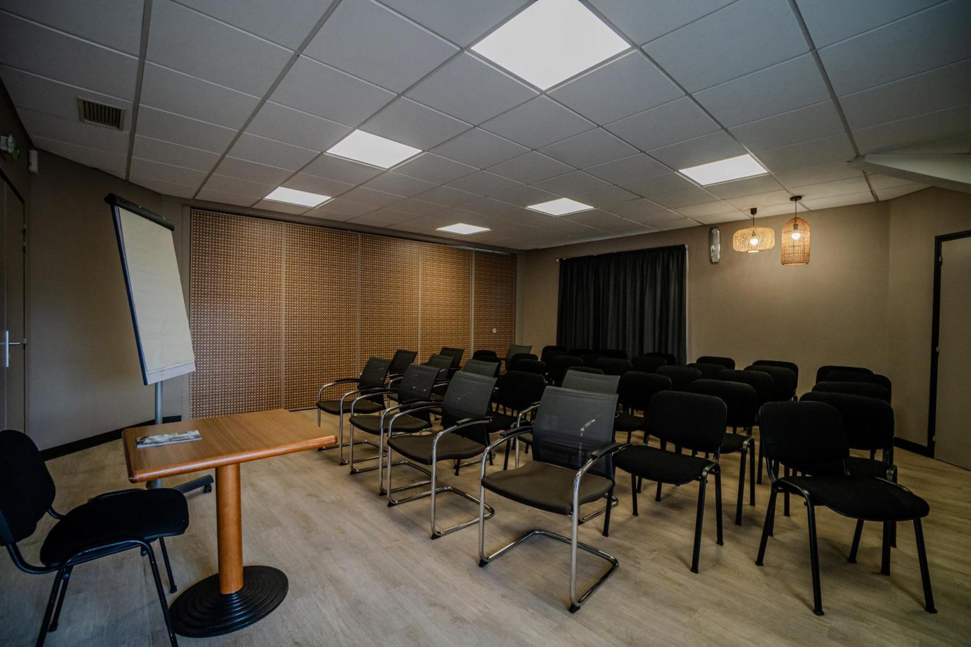 Greet Hotel Castres Saix Saix  Экстерьер фото